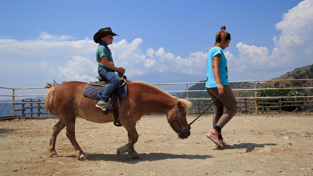 Agriturismo San Cataldo Motta Camastra Kültér fotó